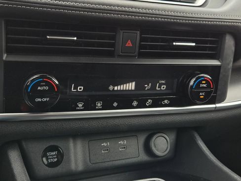 Used 2025 Nissan Rogue SV FWD image 21