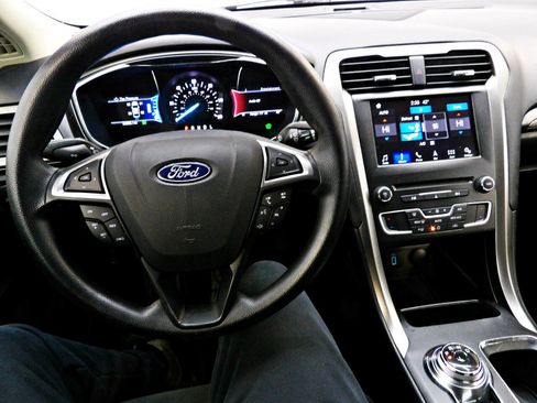 Used 2018 Ford Fusion SE image 17