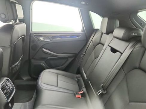Used 2024 Porsche Macan image 28