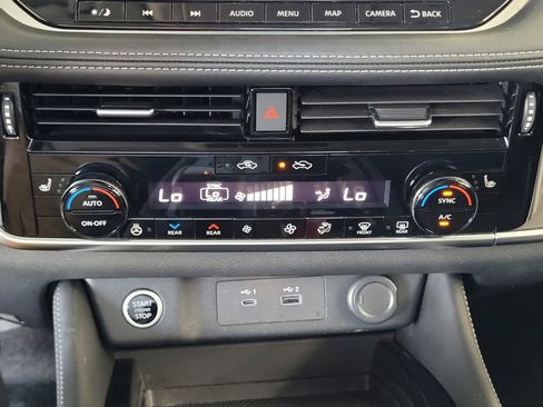 Used 2021 Nissan Rogue SL w/ Premium Package image 13