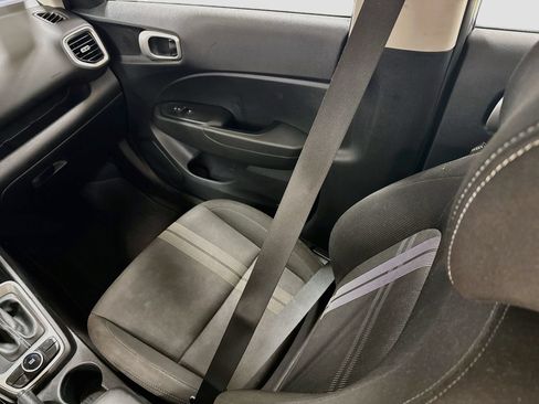 Used 2020 Hyundai Venue SEL FWD image 21