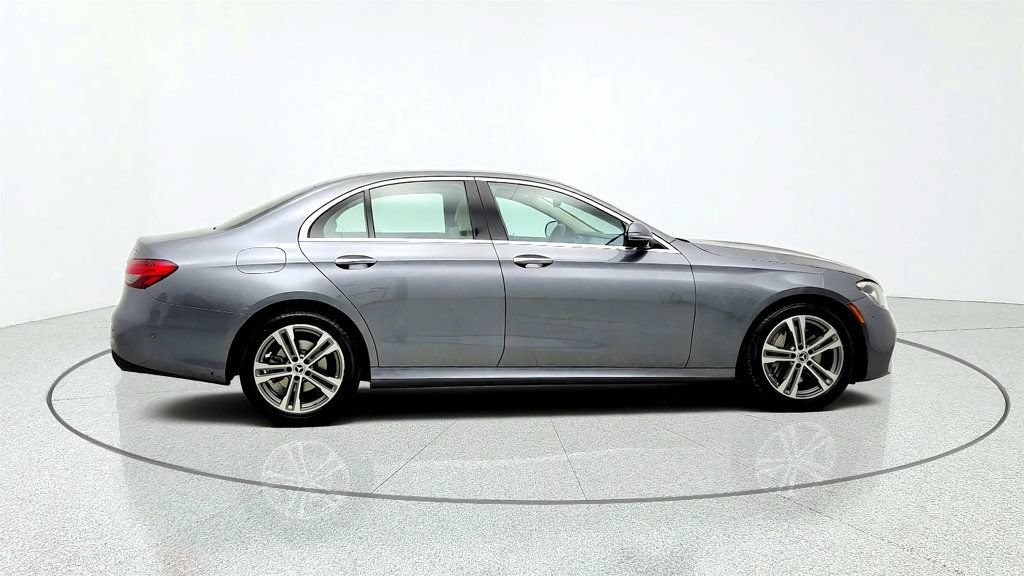 Used 2022 Mercedes-Benz E 350 4MATIC Sedan image 4