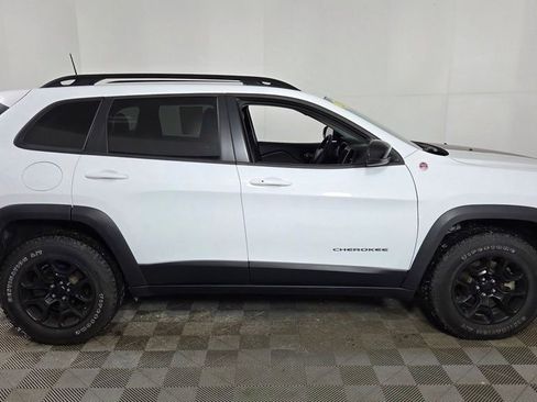 Used 2022 Jeep Cherokee Trailhawk w/ Trailer Tow Group image 9