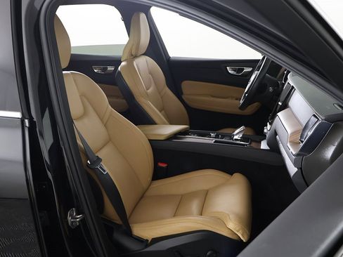 Used 2022 Volvo XC60 B6 Inscription w/ Climate Package image 29