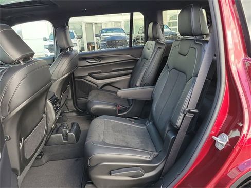 New 2025 Jeep Grand Cherokee L Altitude image 24