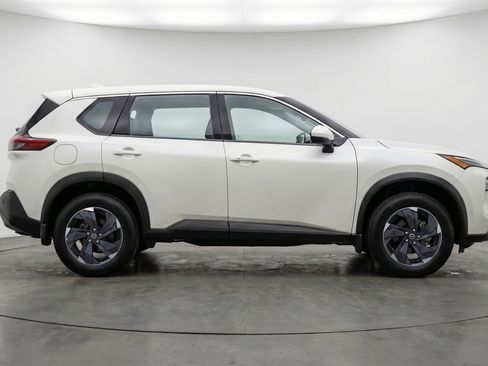 Used 2025 Nissan Rogue SV image 11