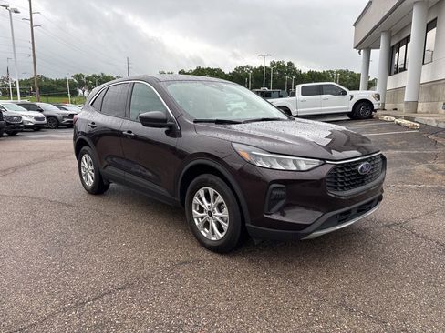 Used 2023 Ford Escape Active w/ Tech Pack #1 AWD/4WD image 1