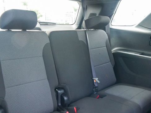 Used 2023 Chevrolet Traverse LT FWD image 16