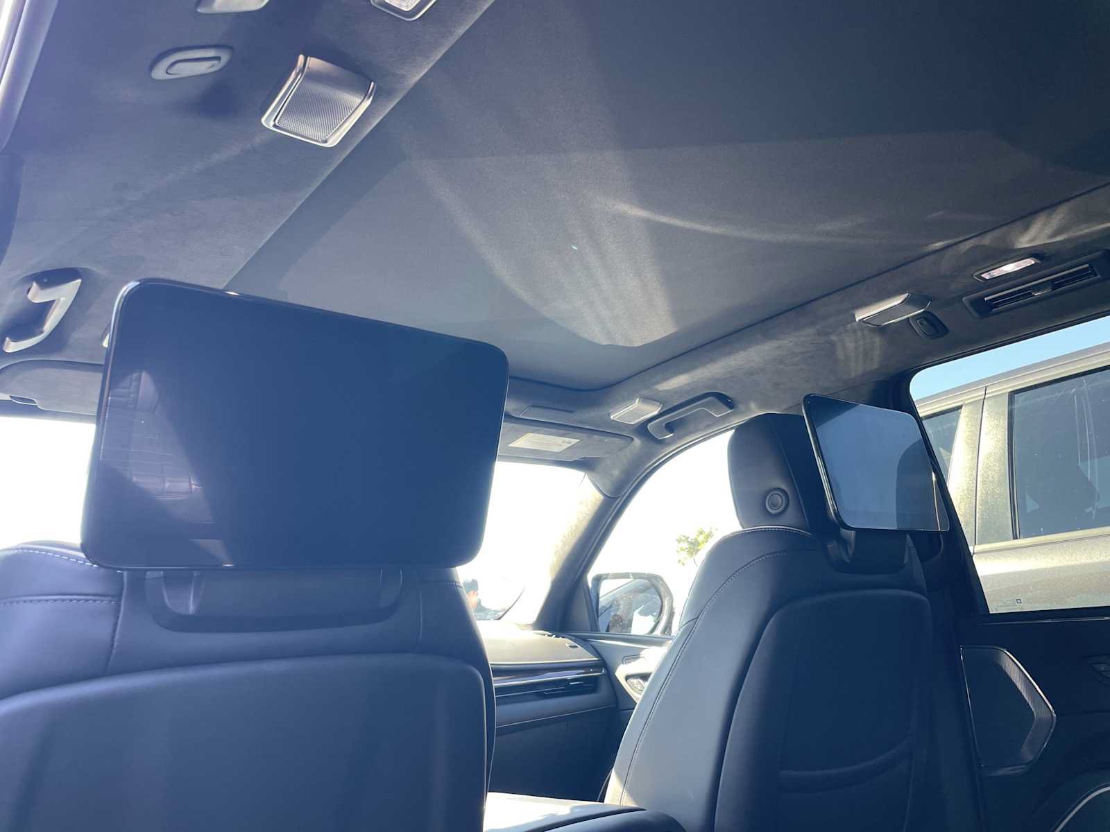 Used 2024 Cadillac Escalade ESV Sport Platinum w/ Heavy-Duty Trailer Package AWD/4WD image 11