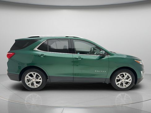 Used 2018 Chevrolet Equinox LT w/ Sun & Infotainment Package AWD/4WD image 2