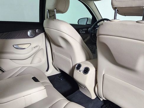 Used 2019 Mercedes-Benz GLC 350e 4MATIC image 21