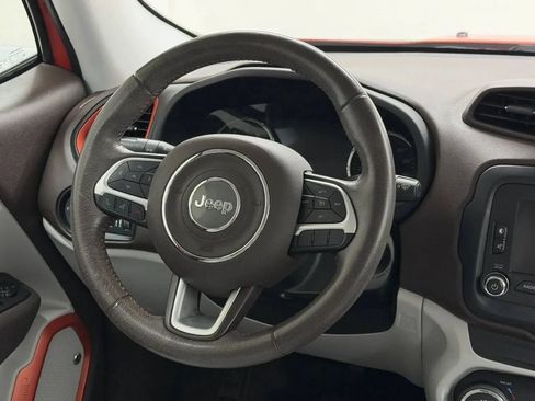 Used 2017 Jeep Renegade Latitude FWD image 17