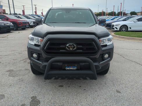 Used 2022 Toyota Tacoma SR AWD/4WD image 3