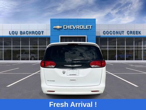 Used 2023 Chrysler Voyager LX image 7