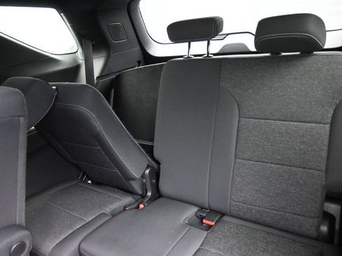 Used 2025 Chevrolet Traverse LT w/ Sun and Wheel Package FWD image 16