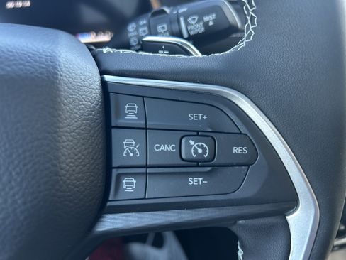 New 2025 Jeep Grand Cherokee Altitude image 41