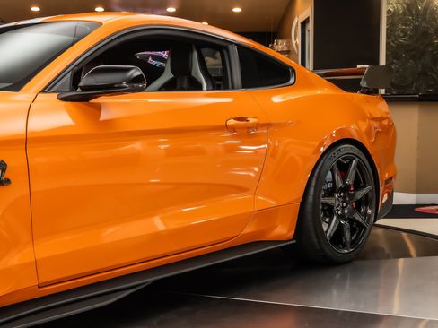 Used 2020 Ford Mustang Shelby GT500 w/ Carbon Fiber Track Pack RWD image 30