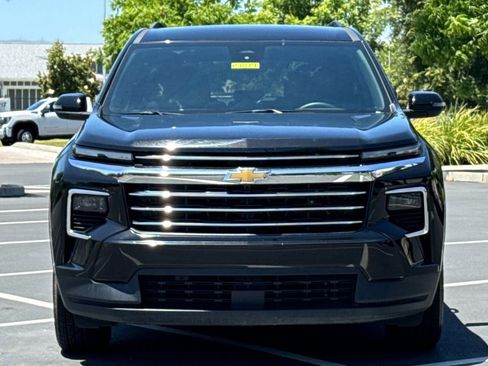Used 2025 Chevrolet Traverse LT FWD image 7