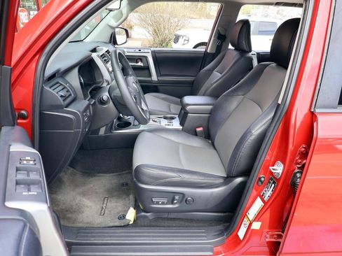 Used 2016 Toyota 4Runner SR5 Premium image 13