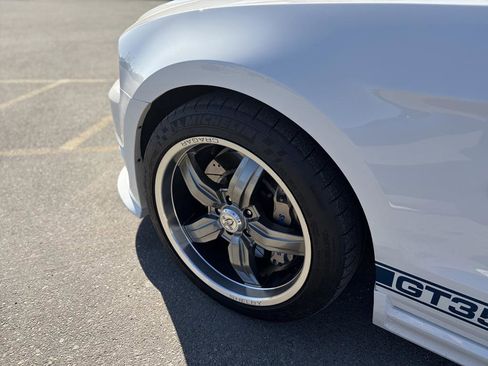 Used 2011 Ford Mustang GT Premium image 24