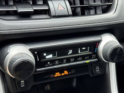 Certified 2024 Toyota RAV4 LE AWD/4WD image 19