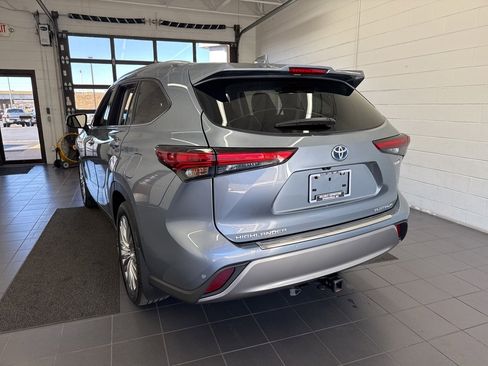 Used 2023 Toyota Highlander Platinum image 6