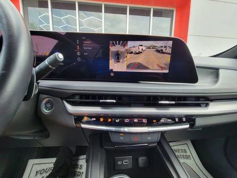 Used 2025 Cadillac XT4 Premium Luxury FWD image 14
