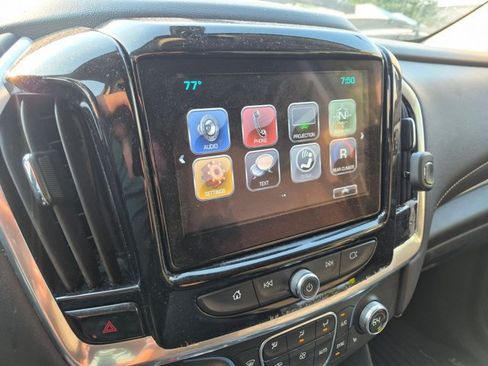 Used 2019 Chevrolet Traverse LT FWD image 11