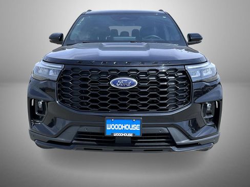 Used 2025 Ford Explorer ST-Line w/ ST-Line Street Pack image 2