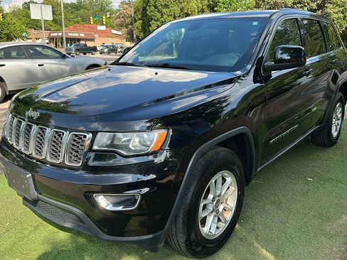 Used 2018 Jeep Grand Cherokee Laredo AWD/4WD image 3