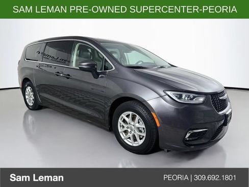 Used 2023 Chrysler Pacifica Touring-L FWD image 1
