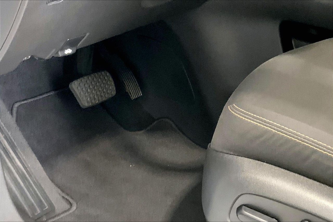 Used 2020 GMC Terrain SLE w/ Driver Convenience Package FWD image 22