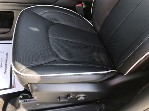 New 2026 Chrysler Pacifica Limited w/ Uconnect Theater Family Group image 12