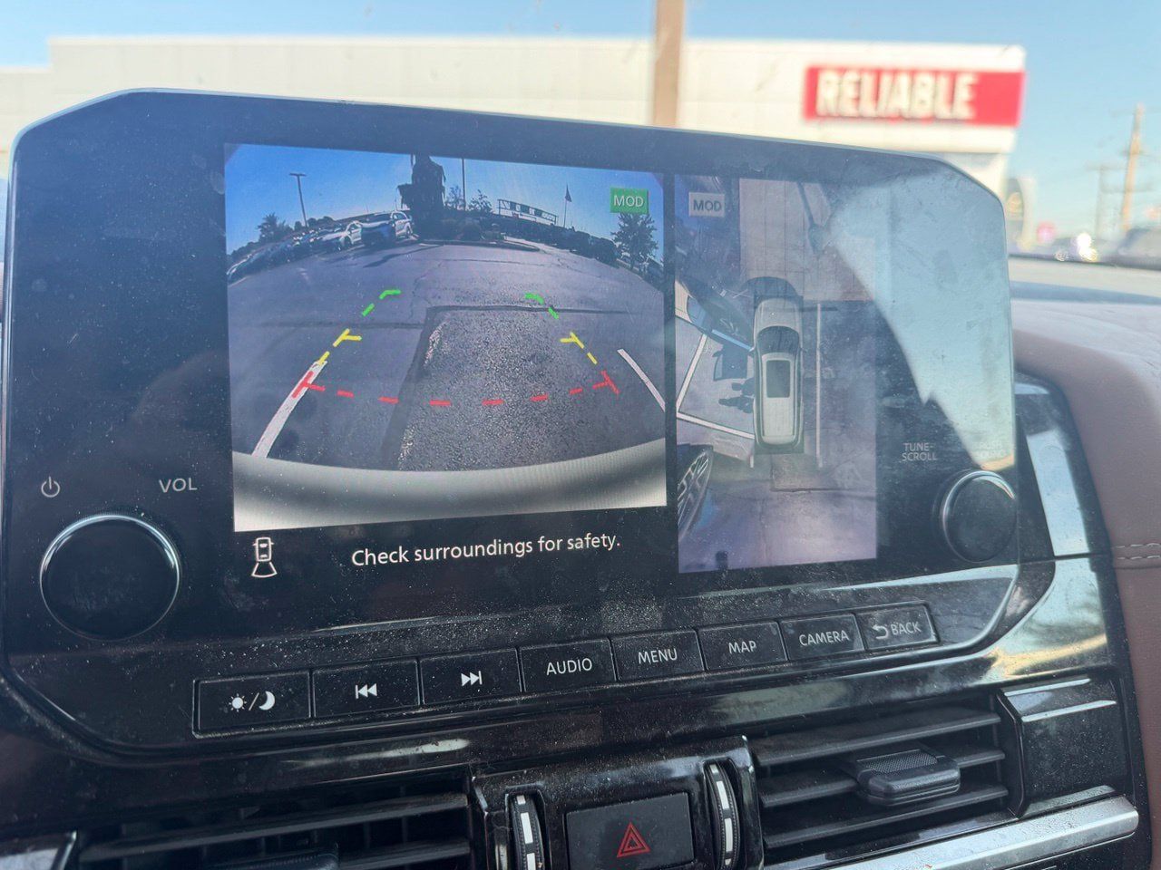 Used 2025 Nissan Pathfinder Platinum AWD/4WD image 11