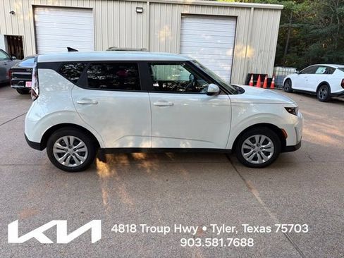 Certified 2024 Kia Soul LX FWD image 11