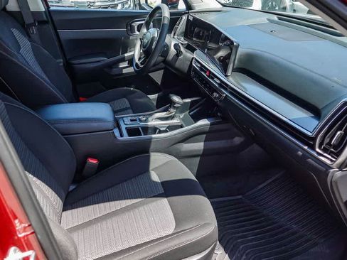 Certified 2025 Kia Sorento LX FWD image 15