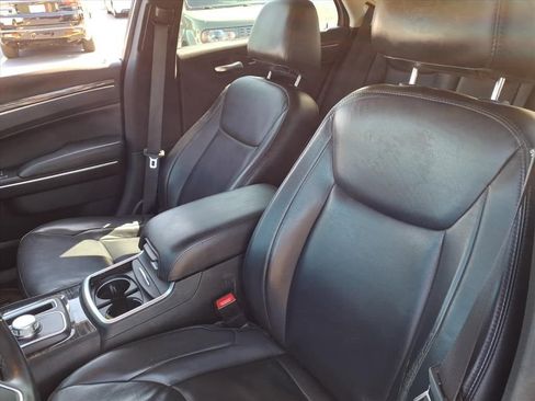 Used 2017 Chrysler 300 Limited image 15