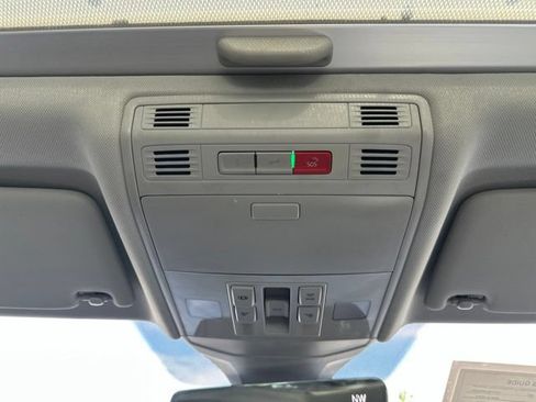 Used 2022 Volkswagen Jetta SE FWD image 28