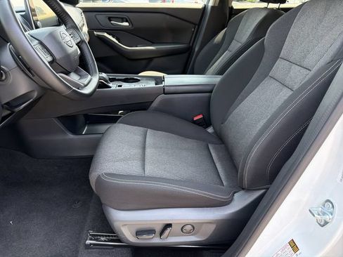 Used 2025 Nissan Rogue SV FWD image 28