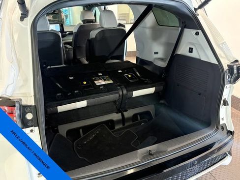 Used 2023 Toyota Sienna XSE w/ XSE Plus Package FWD image 25
