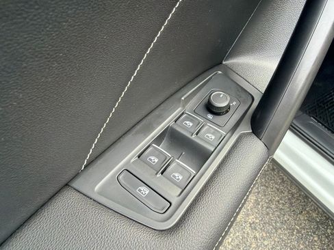 Used 2022 Volkswagen Tiguan SE w/ Panoramic Sunroof Package AWD/4WD image 14