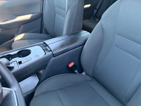 Used 2024 Nissan Rogue S FWD image 19