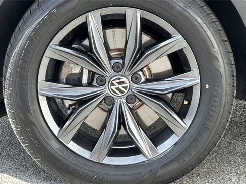 Used 2022 Volkswagen Tiguan SE image 25