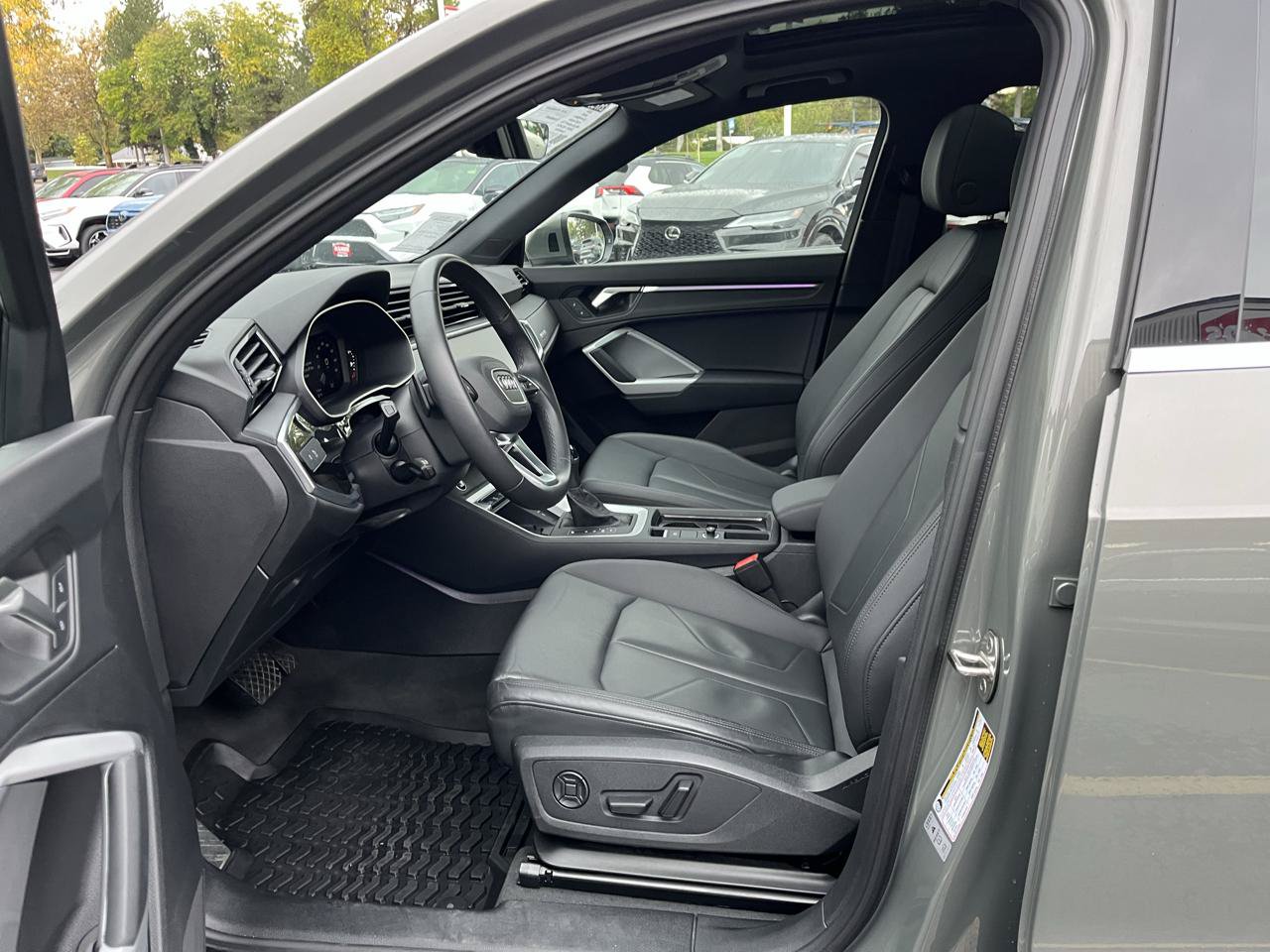 Used 2024 Audi Q3 2.0T Premium Plus w/ Premium Plus Package AWD/4WD image 6