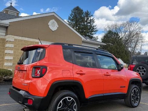 Used 2016 Jeep Renegade Trailhawk image 2