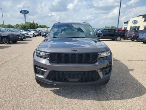 New 2025 Jeep Grand Cherokee Altitude image 21