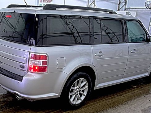 Used 2019 Ford Flex SE image 4