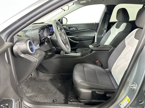 Used 2024 Chevrolet Trax LS w/ LS Convenience Package image 11
