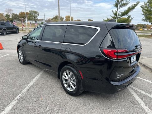 New 2026 Chrysler Pacifica Select image 22