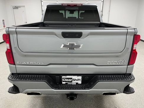 Used 2024 Chevrolet Silverado 1500 High Country w/ High Country Premium Package AWD/4WD image 9